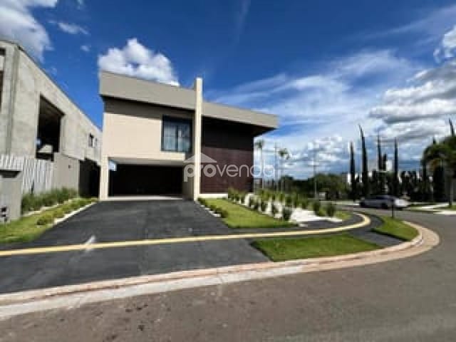Foto do Sobrado - SOBRADO - 5 SUÍTES - VISTA PARA O LAGO - ÁREA 400m² - ALPHAVILLE ARAGUAIA - GOIÂNIA/GO | Provenda Imobiliária