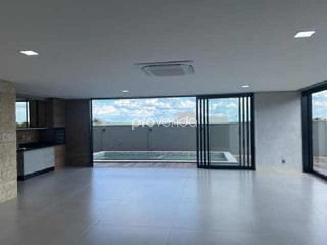 Foto do Sobrado - SOBRADO - 5 SUÍTES - VISTA PARA O LAGO - ÁREA 400m² - ALPHAVILLE ARAGUAIA - GOIÂNIA/GO | Provenda Imobiliária