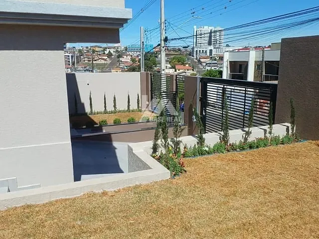 Sobrado 3 quartos e 4 banheiros, à venda, no bairro Jardim Carvalho em Ponta Grossa