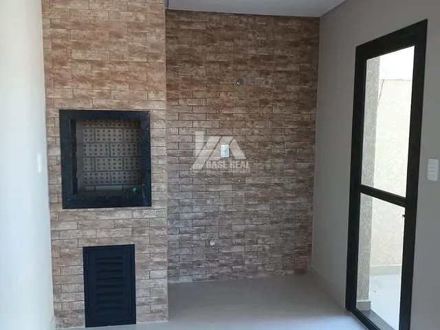 Sobrado 3 quartos e 4 banheiros, à venda, no bairro Jardim Carvalho em Ponta Grossa