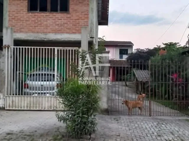 Sobrado com 400m² 5 quartos e 4 banheiros, à venda, no bairro Lagoinha em Ubatuba