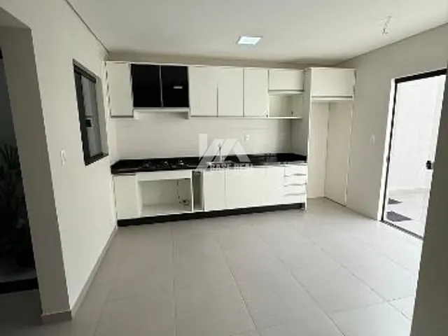 Sobrado 3 quartos e 4 banheiros, à venda, no bairro Boa Vista em Ponta Grossa