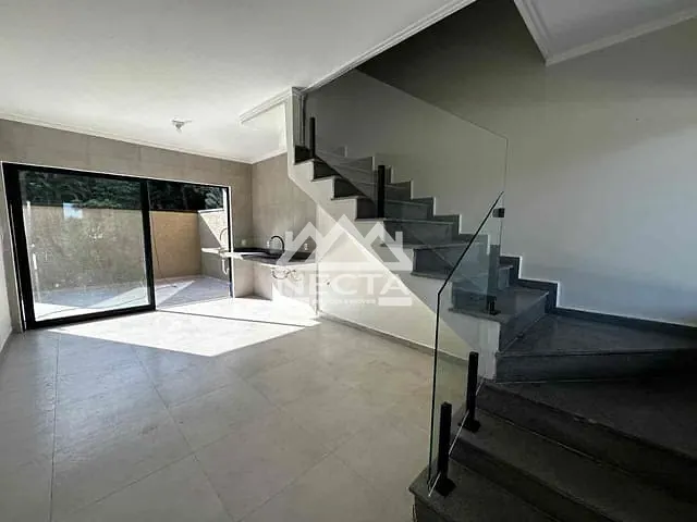 Sobrado com 100m² 2 quartos e 3 banheiros, à venda, no bairro Massaguaçu em Caraguatatuba