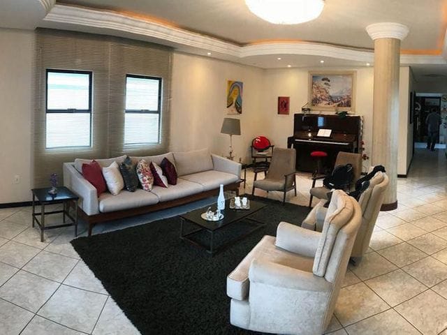 Sobrado com 680m² 4 quartos e 5 banheiros, à venda, no bairro Ariribá em Balneário Camboriú