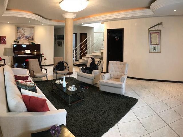Sobrado com 680m² 4 quartos e 5 banheiros, à venda, no bairro Ariribá em Balneário Camboriú