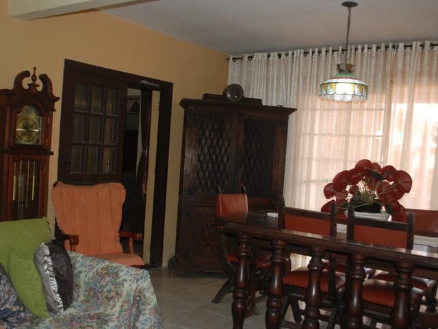 Casa com 300m² 3 quartos e 2 banheiros, à venda, no bairro Laranjal em Pelotas