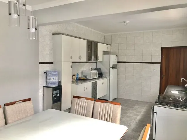 Sobrado com 150m² 3 quartos e 2 banheiros, à venda, no bairro Vila Nossa Senhora das Vitórias em Mauá