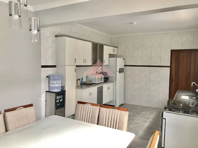Sobrado com 150m² 3 quartos e 2 banheiros, à venda, no bairro Vila Nossa Senhora das Vitórias em Mauá