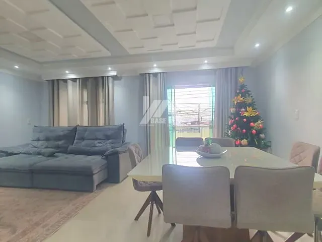 Sobrado com 200m² 4 quartos e 3 banheiros, à venda, no bairro Boa Vista em Ponta Grossa