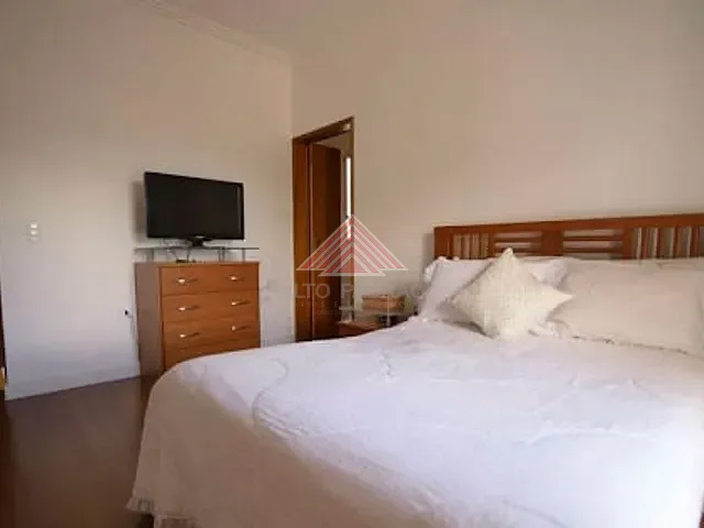 Sobrado com 125m² 4 quartos e 2 banheiros, à venda, no bairro Parque São Vicente em Mauá
