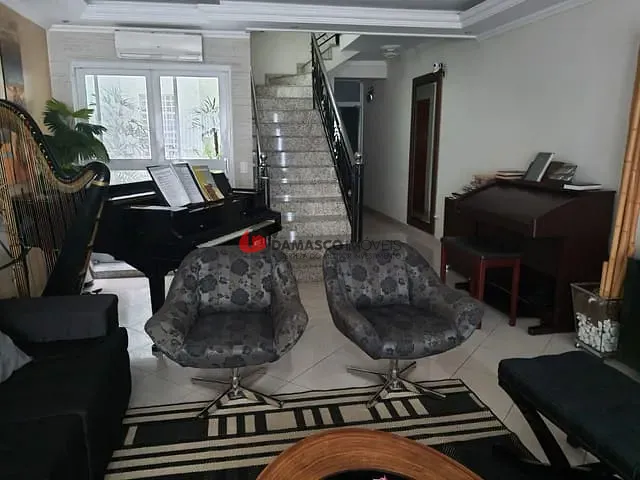 Sobrado com 360m², à venda, no bairro Parque Jaçatuba em Santo André