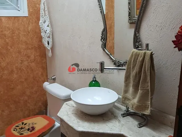 Sobrado com 360m², à venda, no bairro Parque Jaçatuba em Santo André