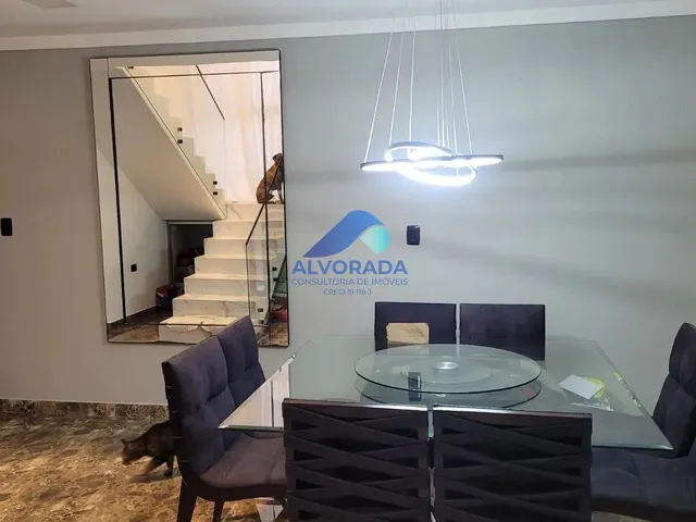Sobrado com 350m² 3 quartos e 4 banheiros, à venda, no bairro Jardim Jacinto em Jacareí