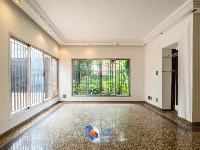 Sobrado com 250m² 3 quartos e 6 banheiros, à venda, no bairro Moema em São Paulo