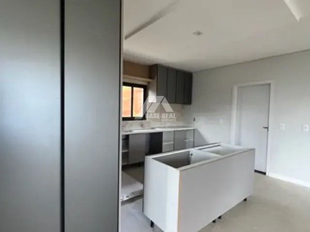 Sobrado 4 quartos e 5 banheiros, à venda, no bairro Colônia Dona Luíza em Ponta Grossa