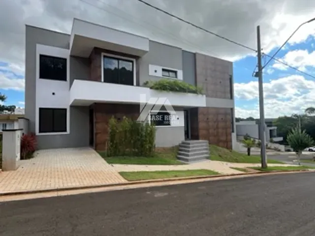 Sobrado 4 quartos e 5 banheiros, à venda, no bairro Colônia Dona Luíza em Ponta Grossa