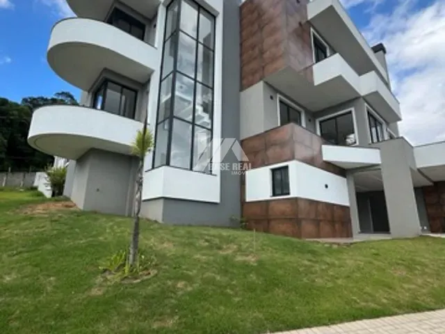 Sobrado 4 quartos e 5 banheiros, à venda, no bairro Colônia Dona Luíza em Ponta Grossa