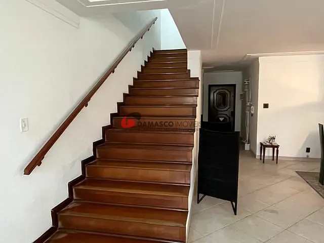 Sobrado com 355m² 3 quartos e 1 banheiro, à venda, no bairro Osvaldo Cruz em São Caetano do Sul