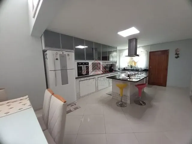 Sobrado com 163m² 3 quartos e 1 banheiro, à venda, no bairro Parque São Vicente em Mauá