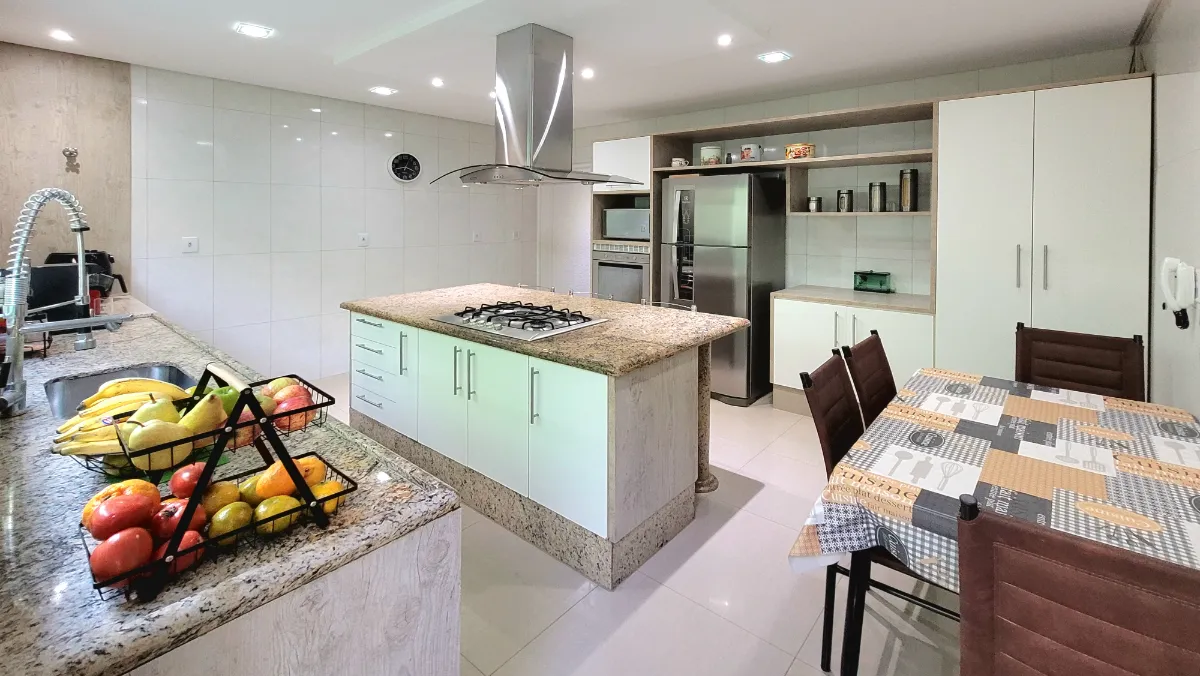 Sobrado para venda em Vila Marina com 3 quartos, sendo 3 suítes, 160m²