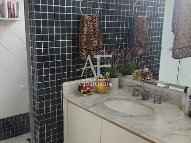 Sobrado com 270m² 5 quartos e 2 banheiros, à venda, no bairro Vila Jaboticabeira em Taubaté