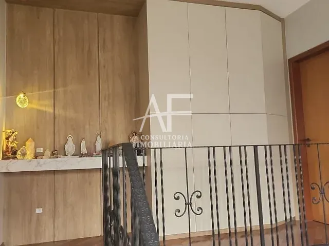 Sobrado com 270m² 5 quartos e 2 banheiros, à venda, no bairro Vila Jaboticabeira em Taubaté