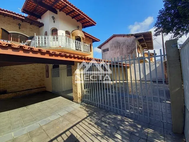 Sobrado com 273m² 4 quartos e 3 banheiros, à venda, no bairro Indaiá em Caraguatatuba