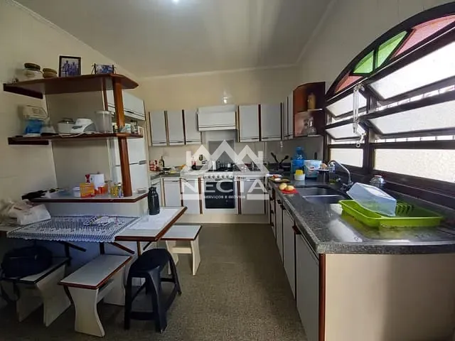 Sobrado com 273m² 4 quartos e 3 banheiros, à venda, no bairro Indaiá em Caraguatatuba