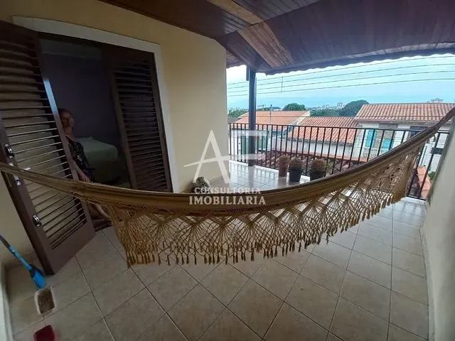 Sobrado com 300m² 4 quartos e 4 banheiros, à venda, no bairro Bosque da Saúde em Taubaté