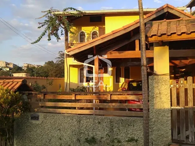 Sobrado com 221m² 3 quartos e 2 banheiros, à venda, no bairro Vila Leonor em Itapecerica da Serra