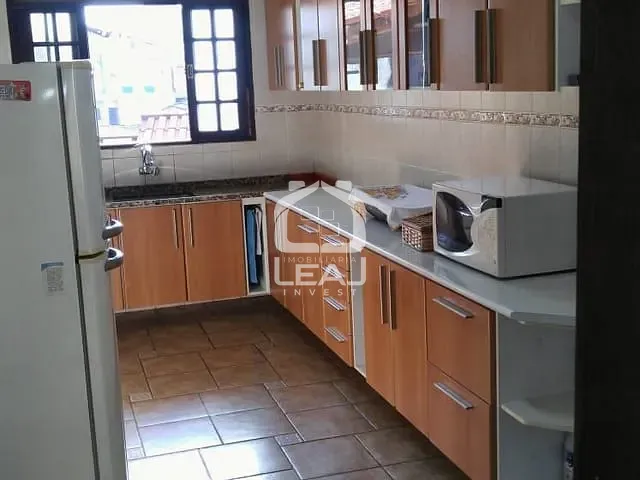Sobrado com 221m² 3 quartos e 2 banheiros, à venda, no bairro Vila Leonor em Itapecerica da Serra