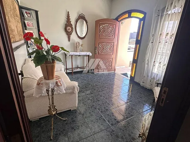 Sobrado com 387m² 6 quartos e 5 banheiros, à venda, no bairro Centro em Guarapuava
