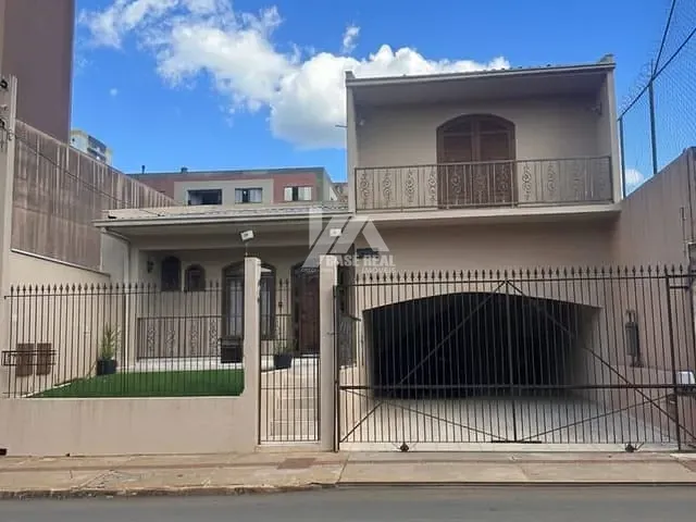 Sobrado com 387m² 6 quartos e 5 banheiros, à venda, no bairro Centro em Guarapuava