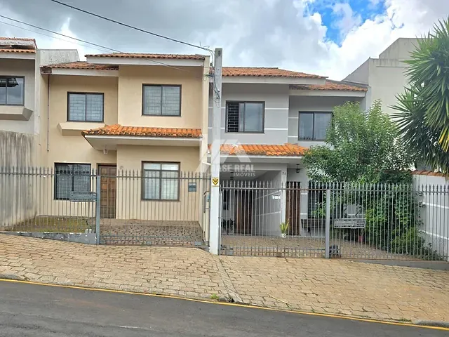 Sobrado com 150m² 4 quartos e 4 banheiros, à venda, no bairro Estrela em Ponta Grossa
