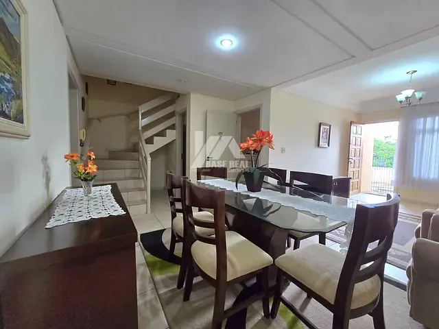 Sobrado com 150m² 4 quartos e 4 banheiros, à venda, no bairro Estrela em Ponta Grossa