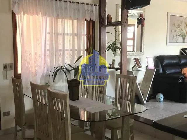 Sobrado com 300m² 5 quartos e 2 banheiros, à venda, no bairro Jardim Belval em Barueri