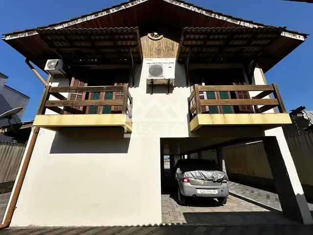 Sobrado com 450m² 4 quartos e 5 banheiros, à venda, no bairro Massaguaçu em Caraguatatuba