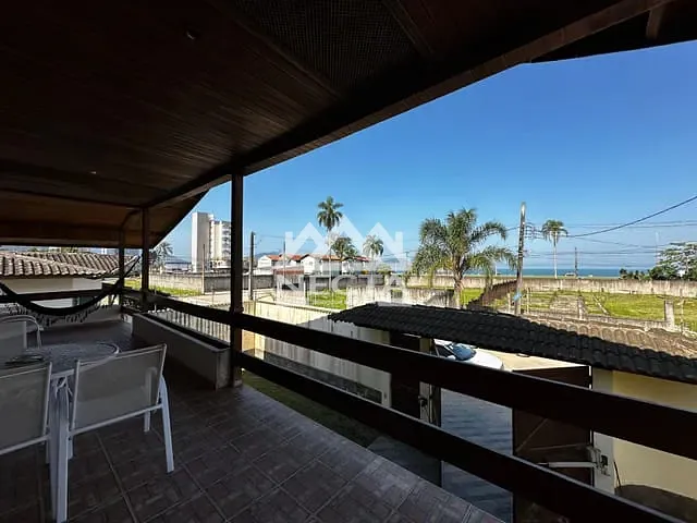 Sobrado com 450m² 4 quartos e 5 banheiros, à venda, no bairro Massaguaçu em Caraguatatuba