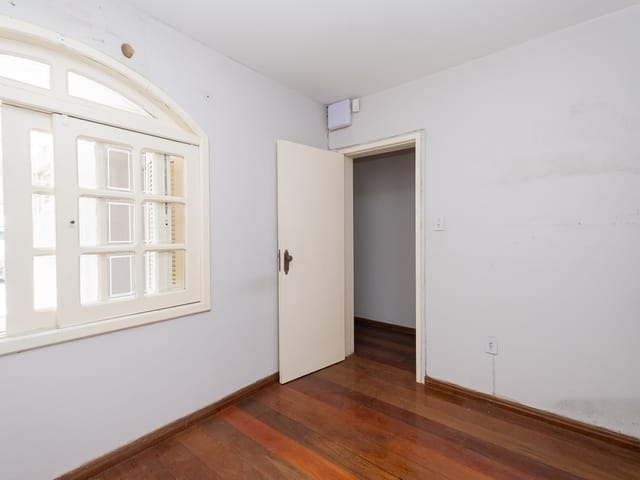 Casa com 210m² 4 quartos e 3 banheiros, para alugar, no bairro Centro em Pelotas
