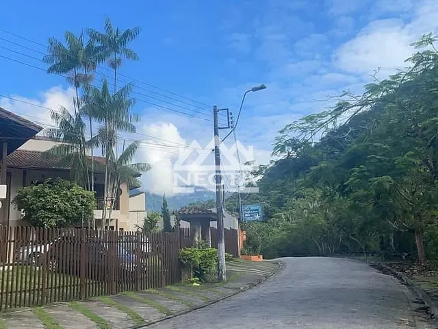 Casa com 97m² 3 quartos e 2 banheiros, à venda, no bairro Martim de Sá em Caraguatatuba