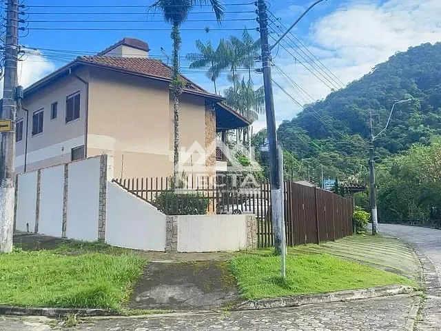 Casa com 97m² 3 quartos e 2 banheiros, à venda, no bairro Martim de Sá em Caraguatatuba