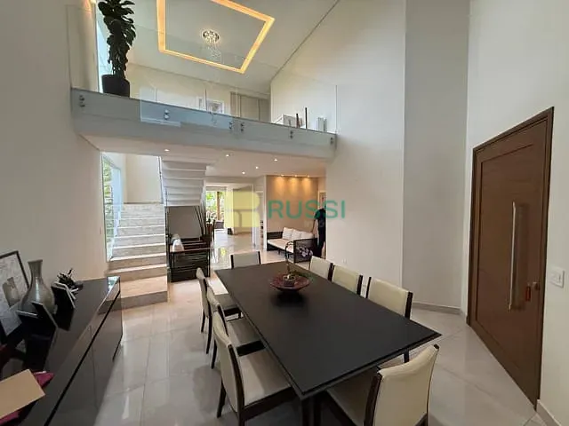 Sobrado com 493m² 4 quartos e 5 banheiros, à venda, no bairro Condomínio Residencial Alphaville I em São José dos Campos
