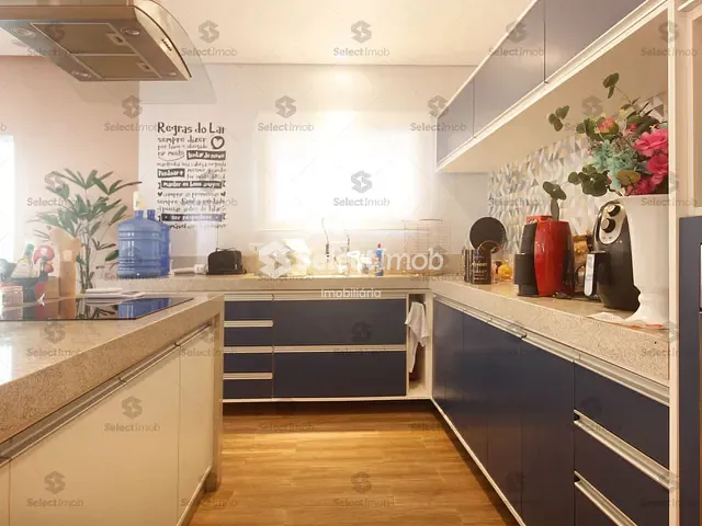 Sobrado com 300m² 4 quartos e 5 banheiros, à venda, no bairro Centro em Ribeirão Pires