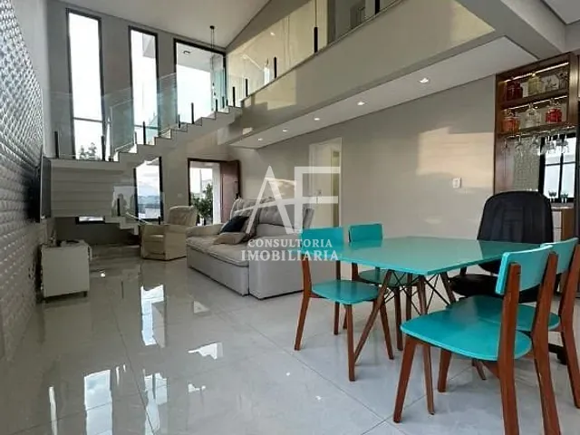 Sobrado com 307m² 4 quartos e 3 banheiros, à venda, no bairro Itapecerica em Taubaté