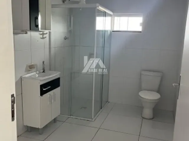 Sobrado 3 quartos e 2 banheiros, para alugar, no bairro Colônia Dona Luíza em Ponta Grossa