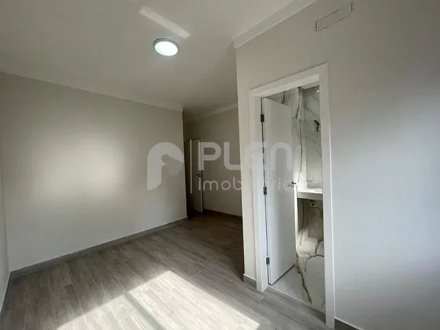 Sobrado 3 quartos e 4 banheiros, à venda, no bairro Parada Inglesa em São Paulo