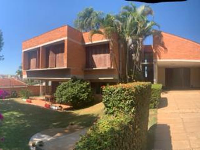 Sobrado com 885m² 4 quartos e 5 banheiros, à venda, no bairro Jardim América em Bragança Paulista