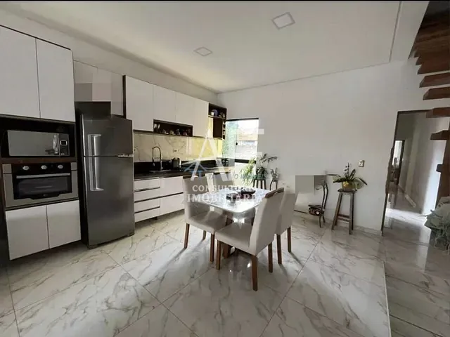 Sobrado com 300m² 3 quartos e 5 banheiros, à venda, no bairro Piracangaguá em Taubaté