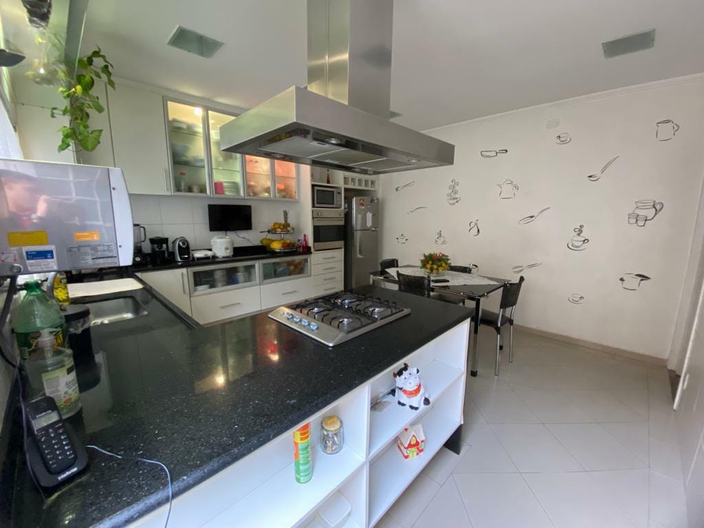Sobrado à venda 2 Quartos, 2 Suites, 2 Vagas, 180M², Quinta da Paineira, São Paulo - SP