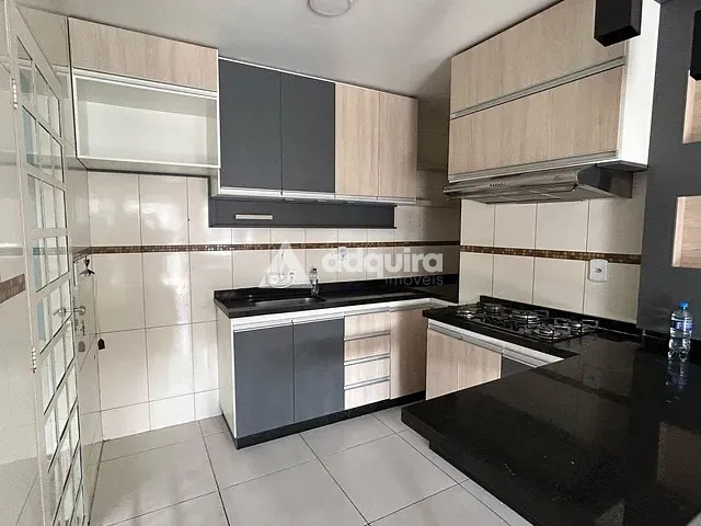 Sobrado com 128m² 3 quartos e 3 banheiros, à venda, no bairro Nova Rússia em Ponta Grossa
